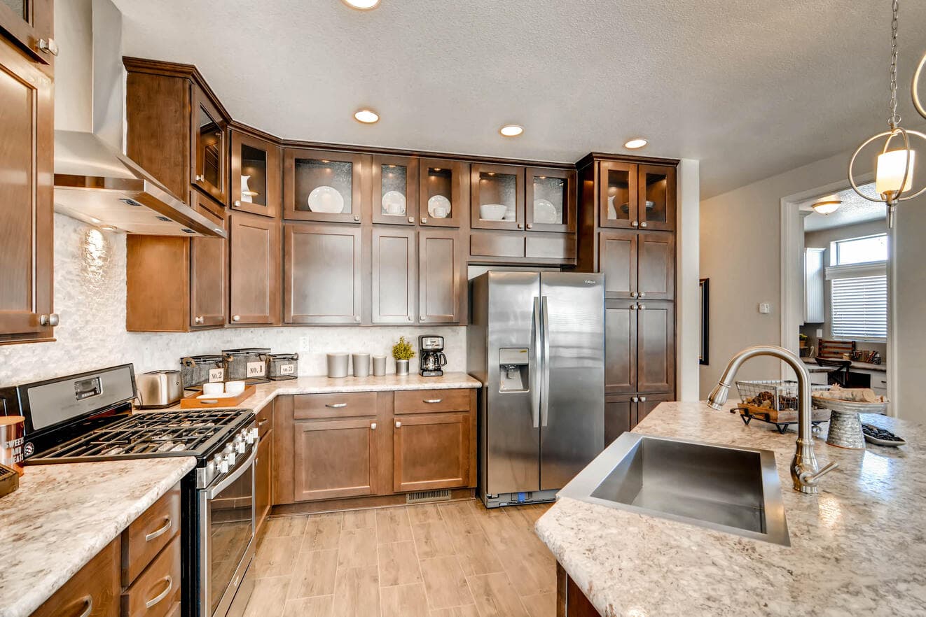 Catalina 2860c kitchen home features