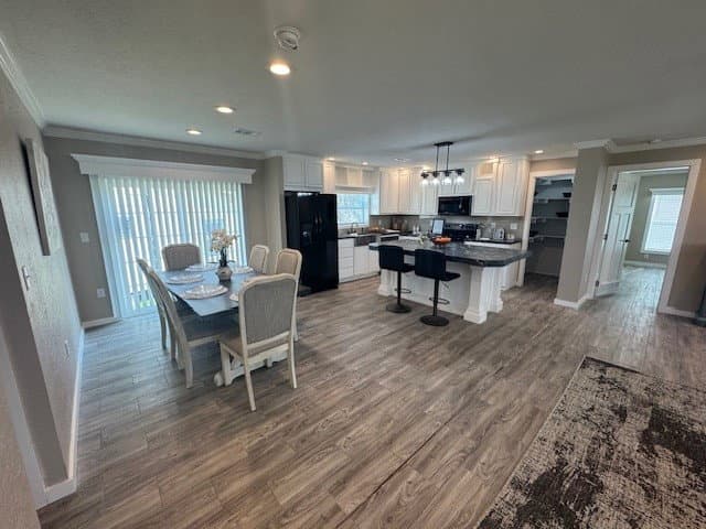Solitaire 28643a interior home features