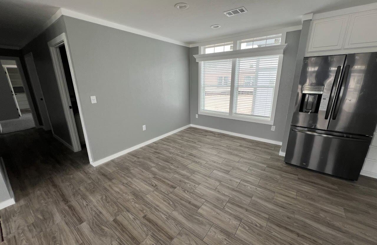 Solitaire 28684a interior home features