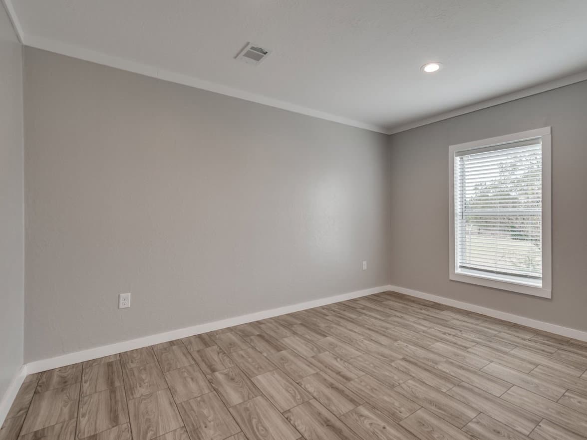 Atmos 28603n bedroom home features