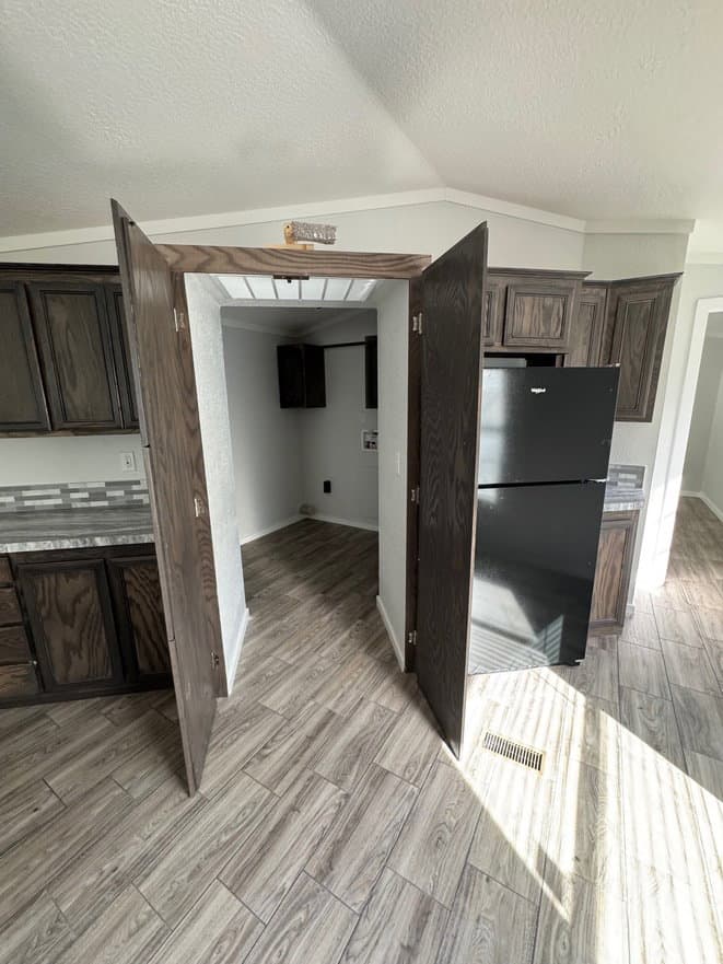 Solitaire 16763a interior home features