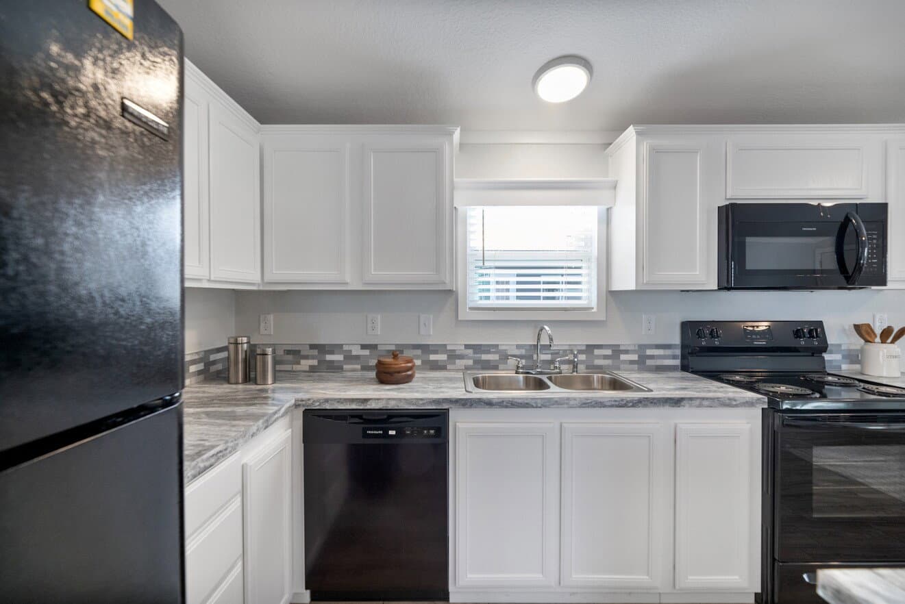 Emerald 16682a kitchen home features
