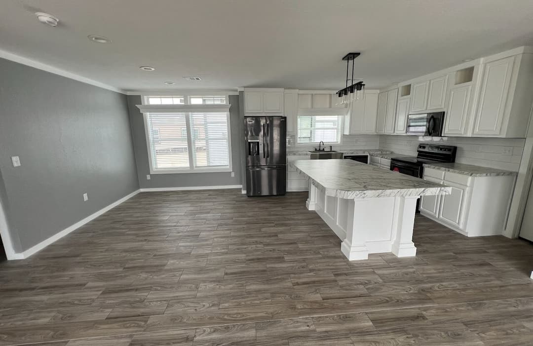 Solitaire 28684a interior home features