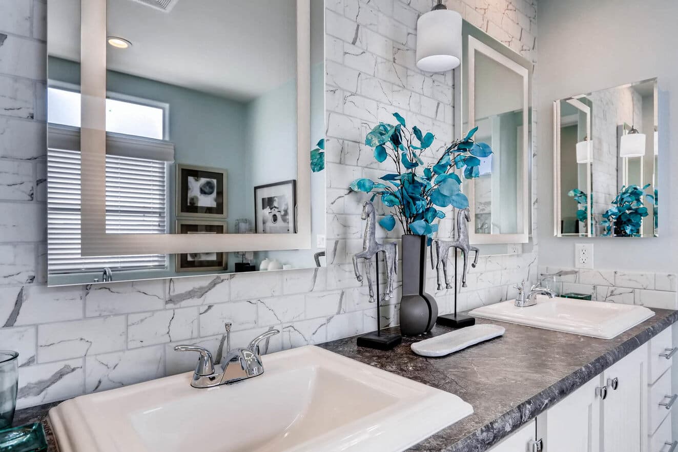 Desert ridge 28603a interior and bathroom home features