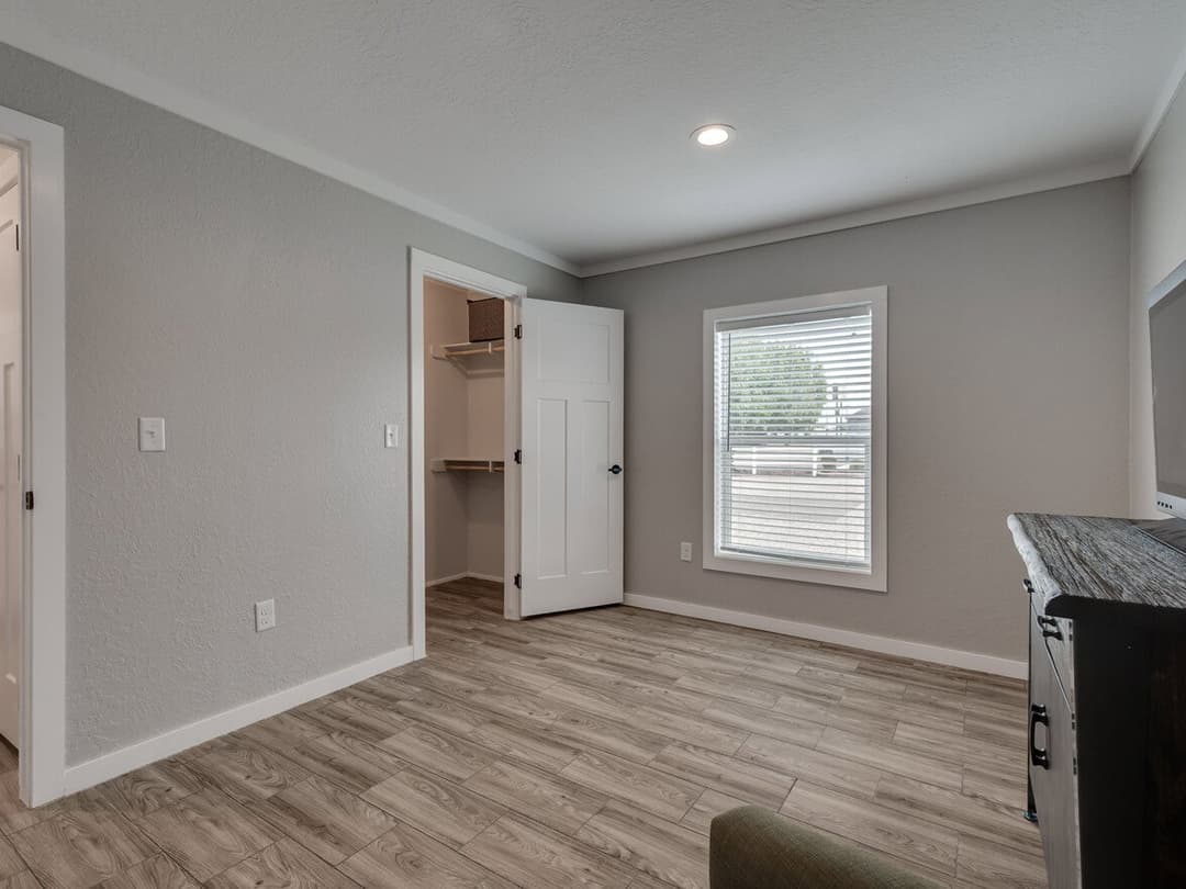 Atmos 28603n interior home features
