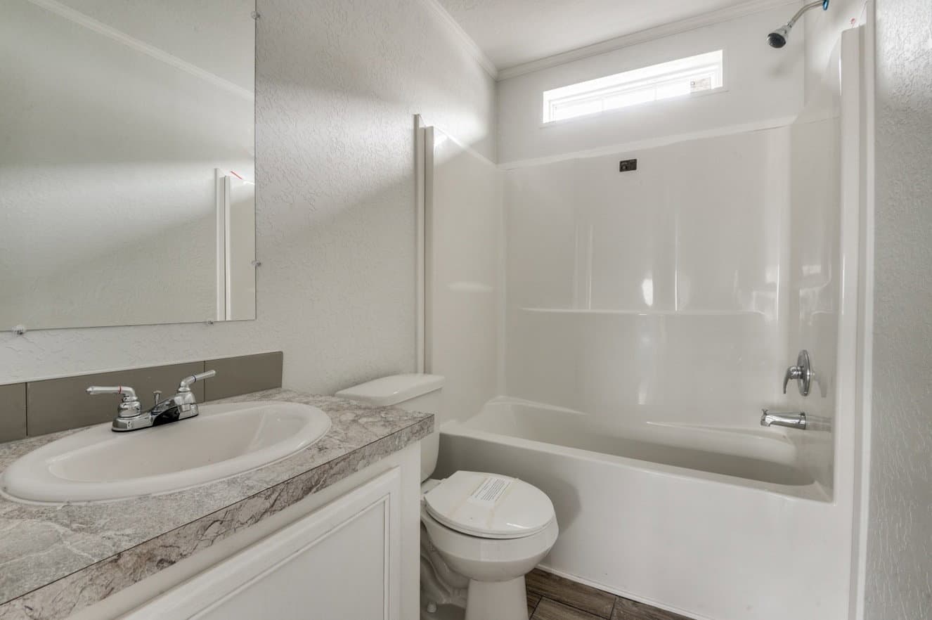 Emerald 28603a bathroom home features