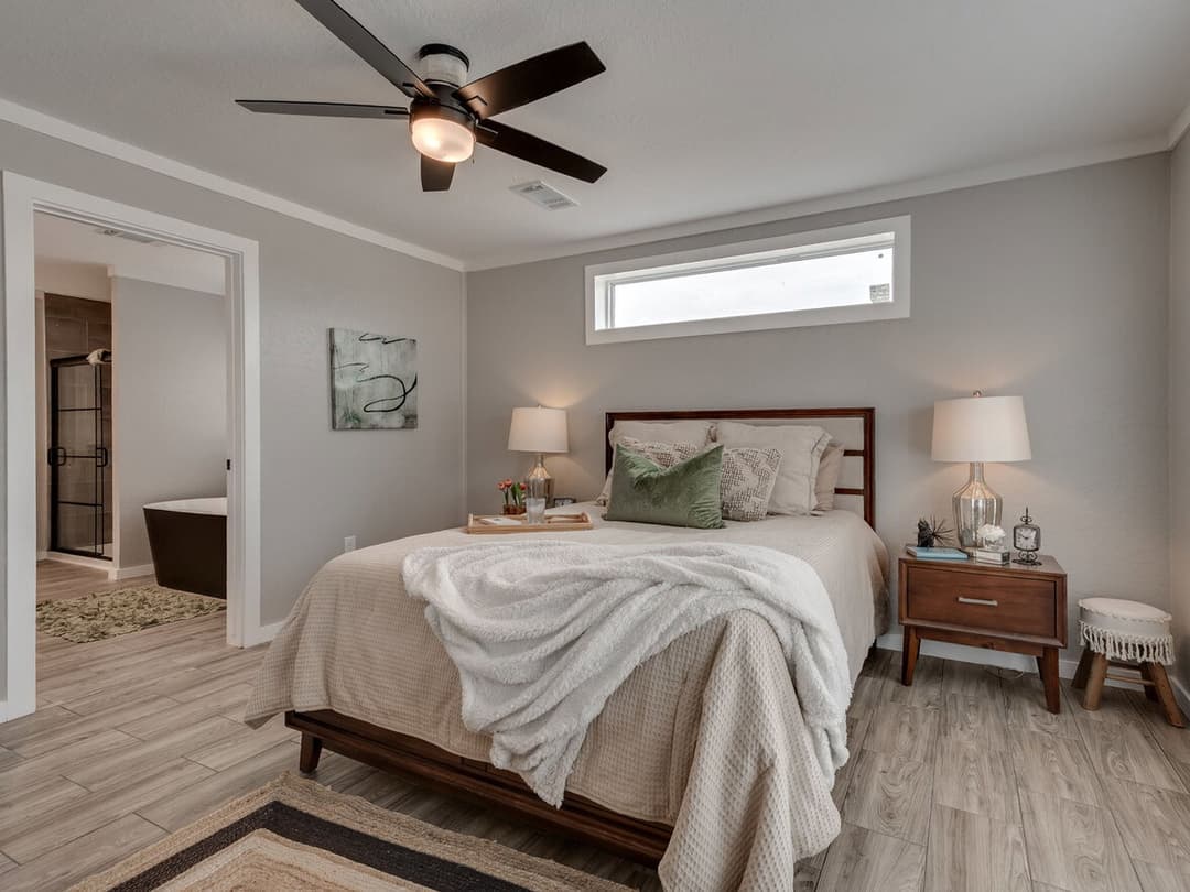 Atmos 28603n bedroom home features