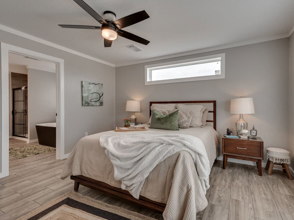 Atmos 28603n bedroom home features
