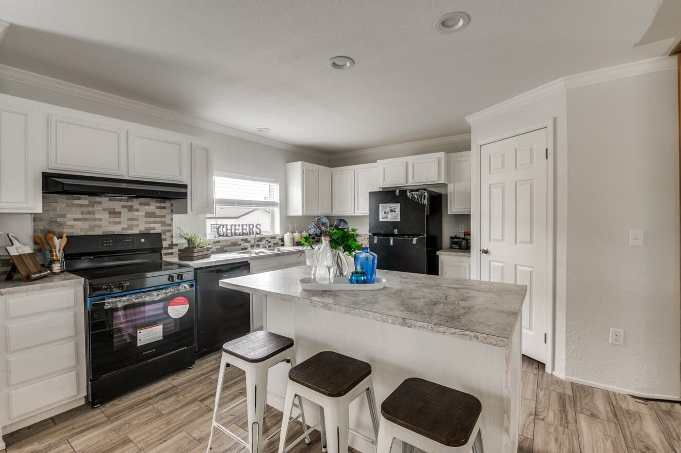 Emerald 28603a kitchen home features